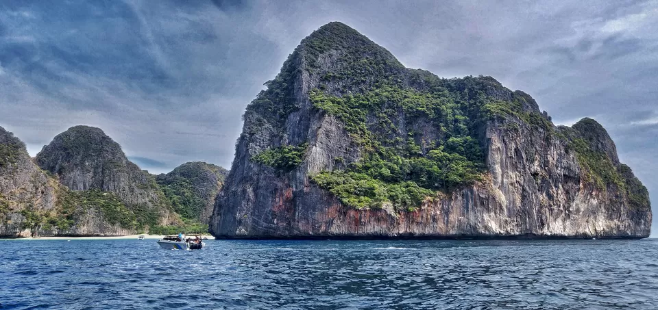 Photo of Maya Bay, Ko Phi Phi, Mueang Krabi District, Krabi, Thailand by Saurav Basu