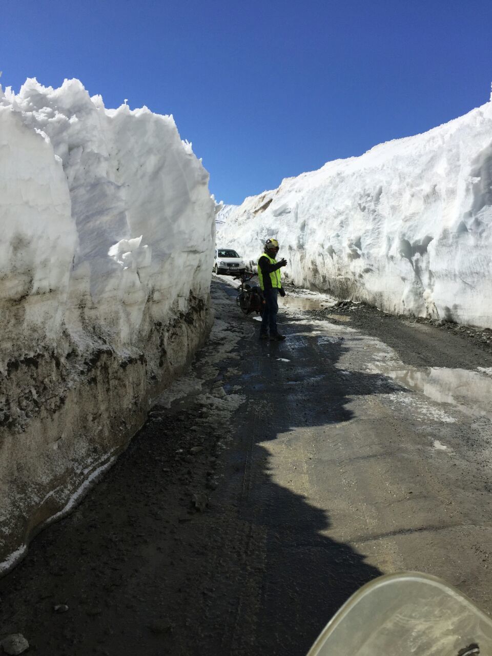Photo of 14 Days Trip (Delhi- Srinagar-Leh-Khardung La- Nubra - Pangong- Tso Moriri-Tso kar- Manali- Delhi) 3/11 by Neera Singh