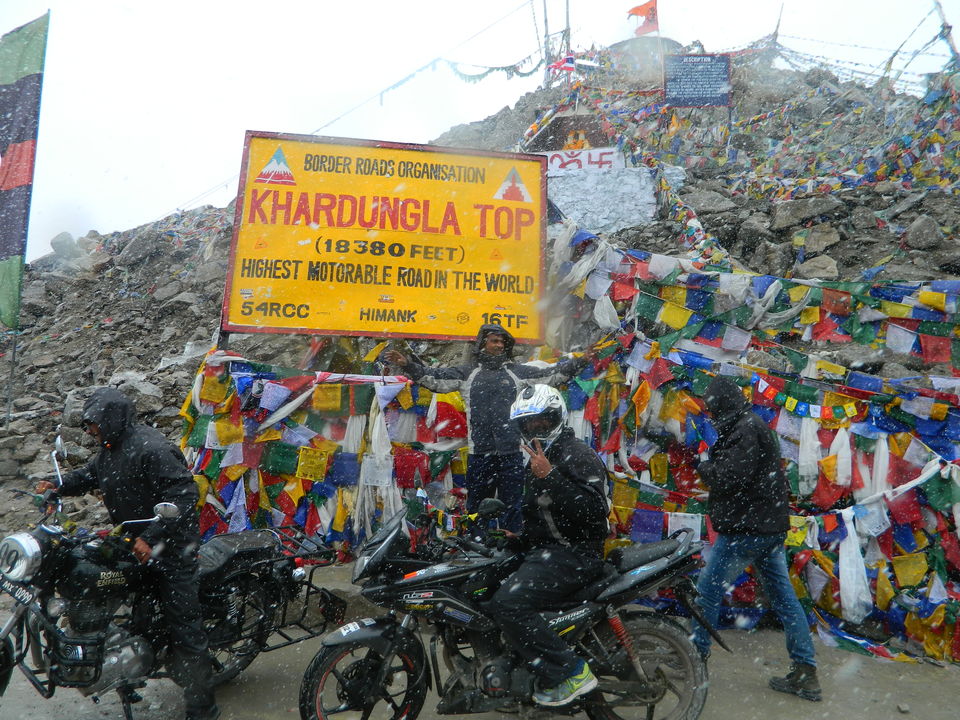 Photo of Ladakh 2016 - Cursing The Kashmir Curfew by Azee Shady