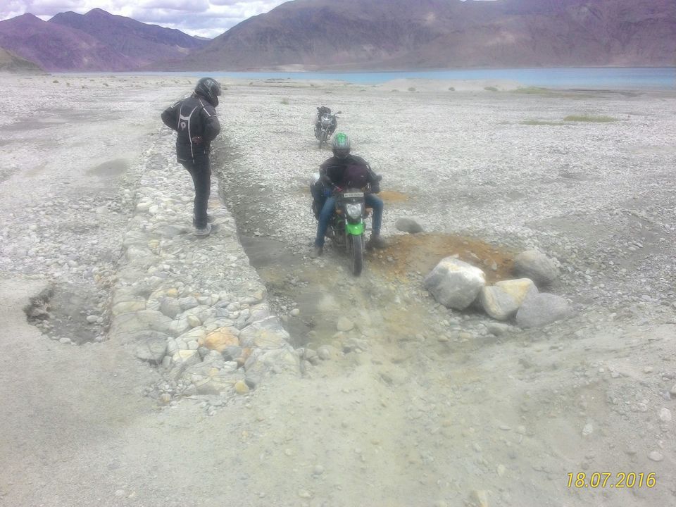 Photo of Ladakh 2016 - Cursing The Kashmir Curfew by Azee Shady
