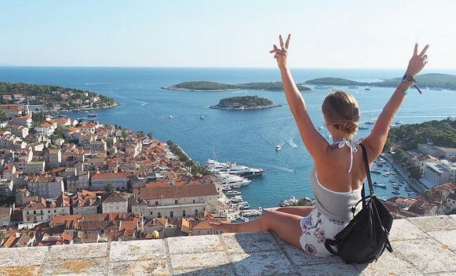 Photo of Stockbroking: Earn money whilst you travel 1/2 by Joel Taylor