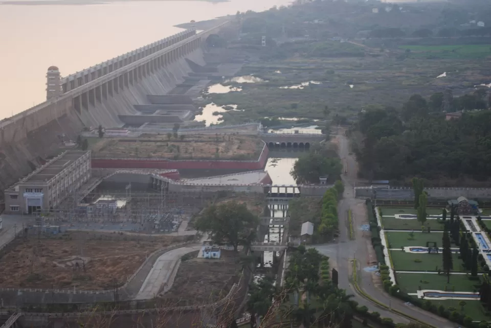 Photo of Tungabhadra Dam, Hospet, Karnataka, India by Ruchira
