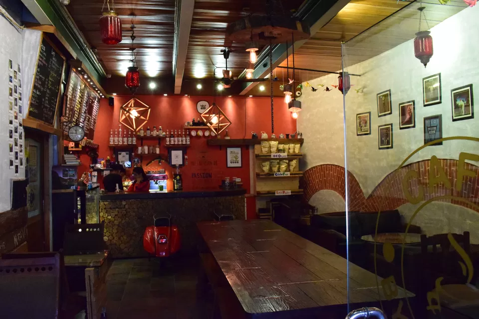 Photo of The Mall Road, Mussoorie, Uttarakhand, India by Surjodeep Bose