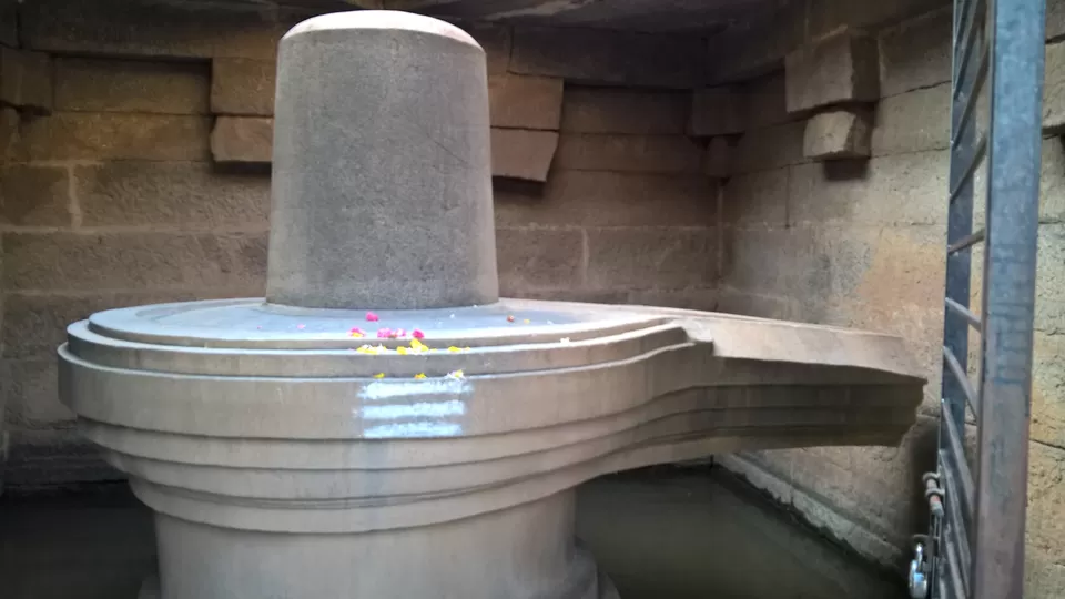 Photo of Badavilinga Temple, Hampi, Karnataka, India by oldskool_indian