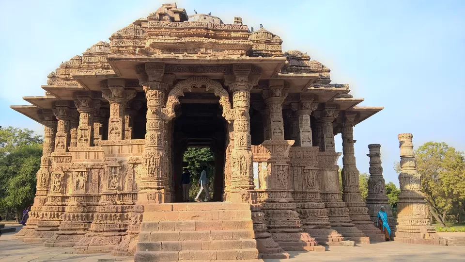 Photo of Sun temple Garden, Modhera, Gujarat, India by oldskool_indian