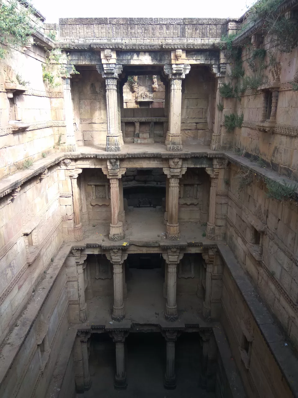 Photo of Ambapur Ni Vaav Or Ambapur Stepwell, Gandhinagar, Gujarat, India by oldskool_indian