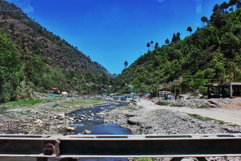 Photo of A valley so beautiful #lifechangingtrip #luxurygetaway #adventureactivity by Neha jain