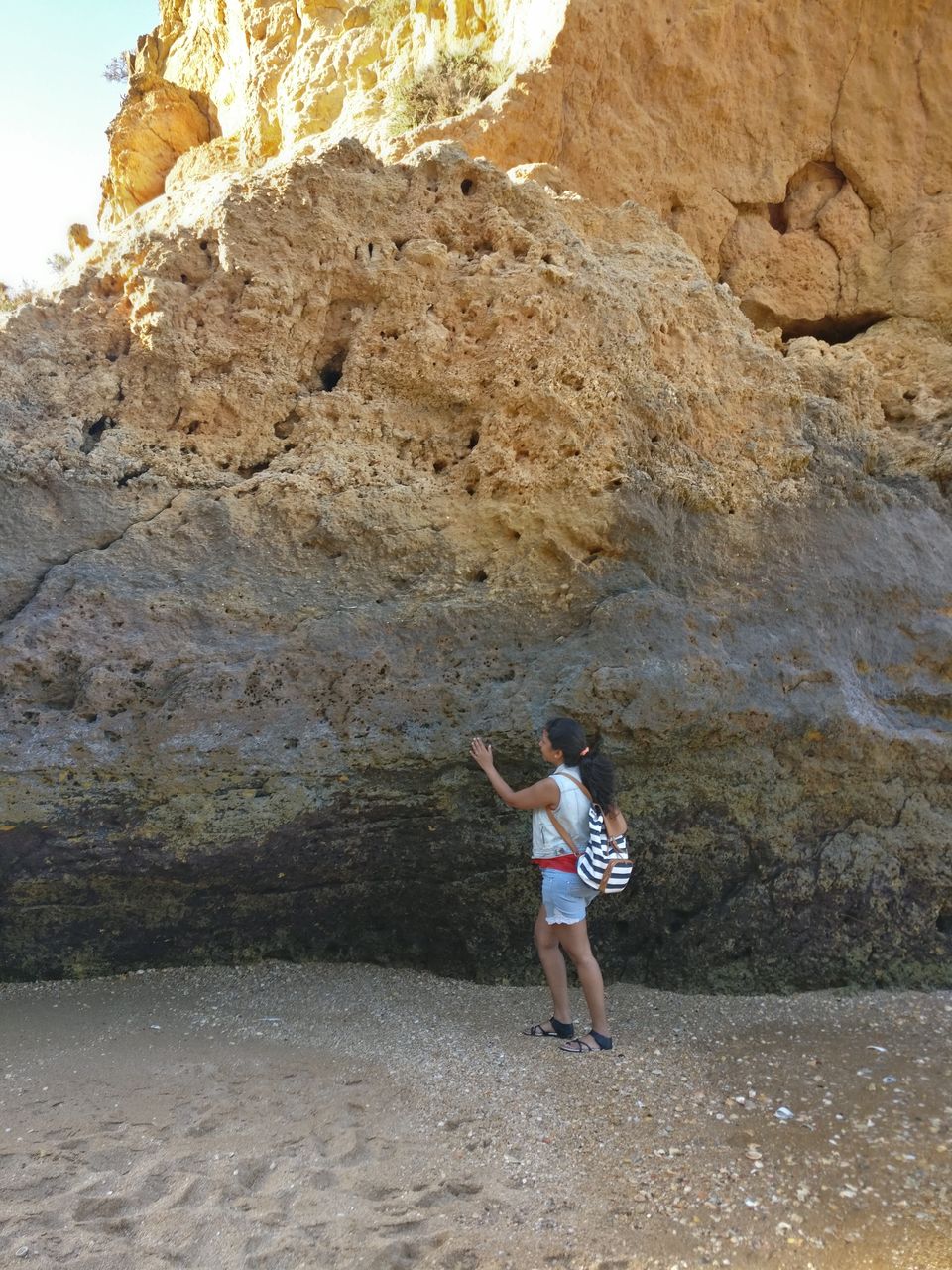 Photo of Batata Beach, Cais da Solaria, Portugal by Khushboo Bansal