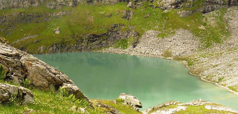 Photo of A Mythical Lake Awaits You At The Nanda Devi Biosphere Reserve 1/4 by Sahil Singh - Ghoomakad.in