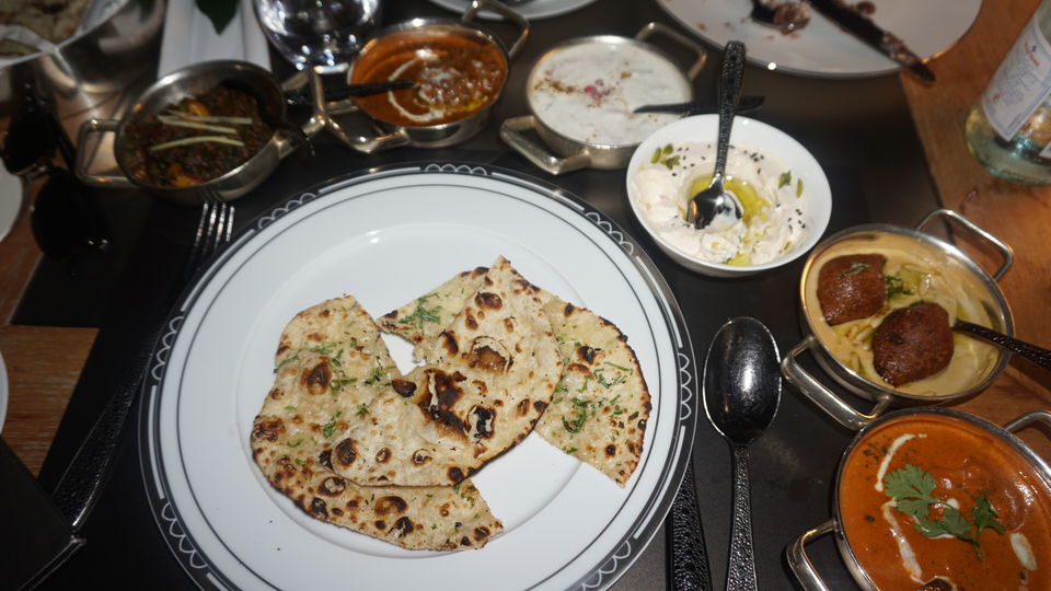 Photo of Why you must have dinner at this place inside the tallest building? by sahil purswani