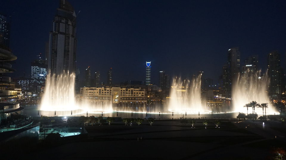 Photo of Why you must have dinner at this place inside the tallest building? by sahil purswani