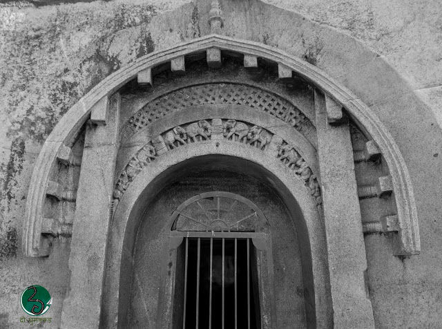 Photo of Barabar & Nagarjuni Caves: Unfolding the history by दो - घुमक्कड़