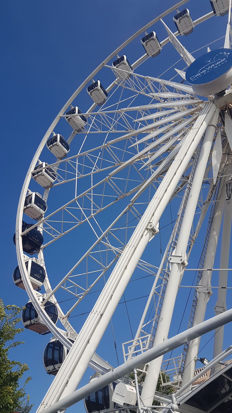 Photo of Budget Traveler's Guide To Exploring The Mother City- Cape Town by Rashmi Shetty