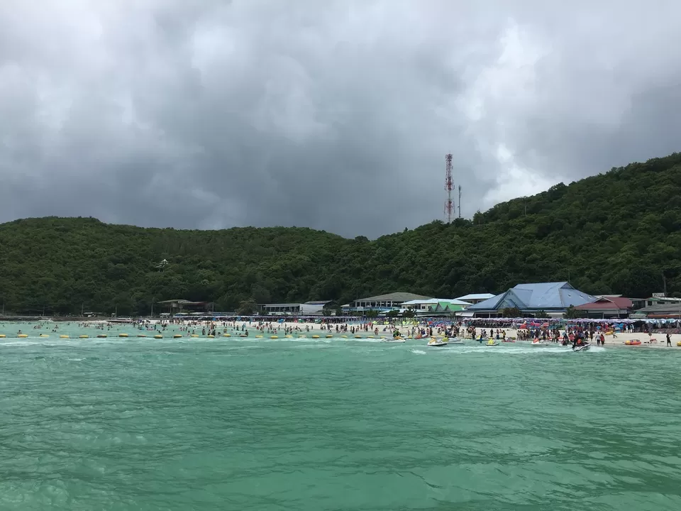 Photo of Ko Lan Na Kluea Chon Buri Thailand by Eleutheromaniac