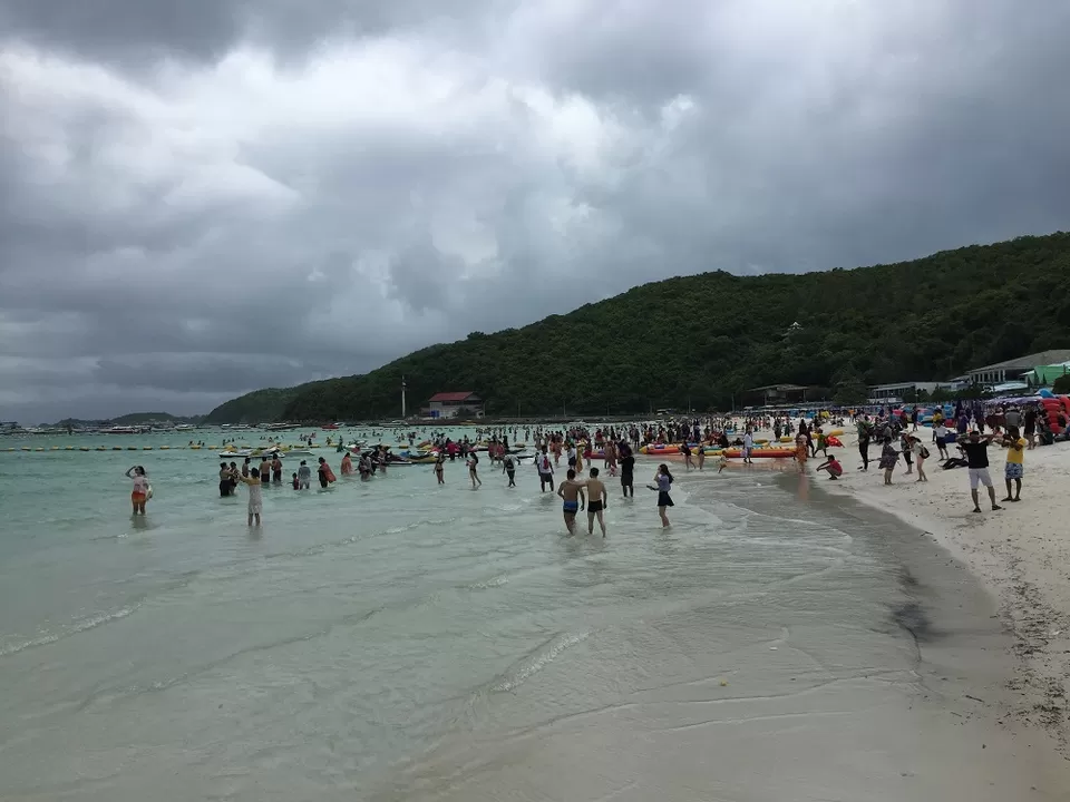 Photo of Ko Lan Na Kluea Chon Buri Thailand by Eleutheromaniac