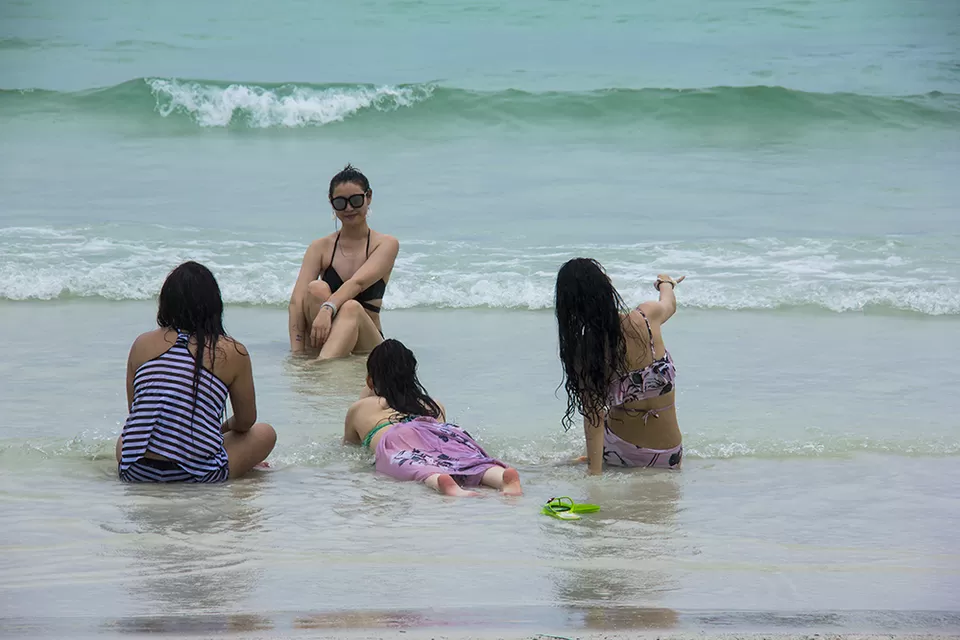 Photo of Ko Lan Na Kluea Chon Buri Thailand by Eleutheromaniac