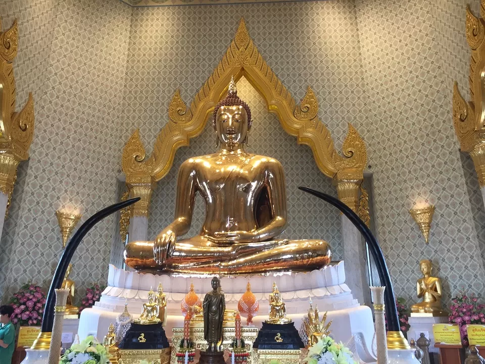 Photo of Wat Tri Mit - The Golden Buddha Temple Tri Mit Road Bangkok Thailand by Eleutheromaniac