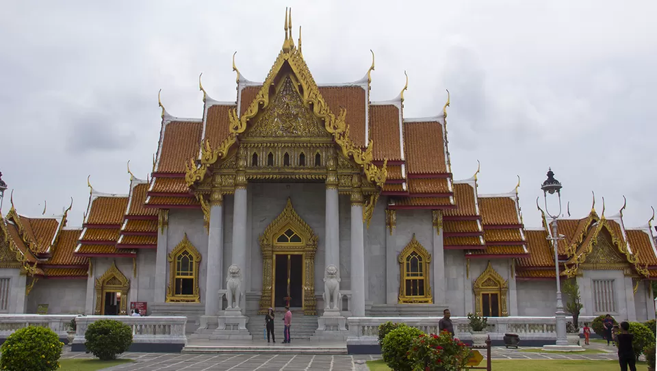 Photo of Wat Tri Mit - The Golden Buddha Temple Tri Mit Road Bangkok Thailand by Eleutheromaniac