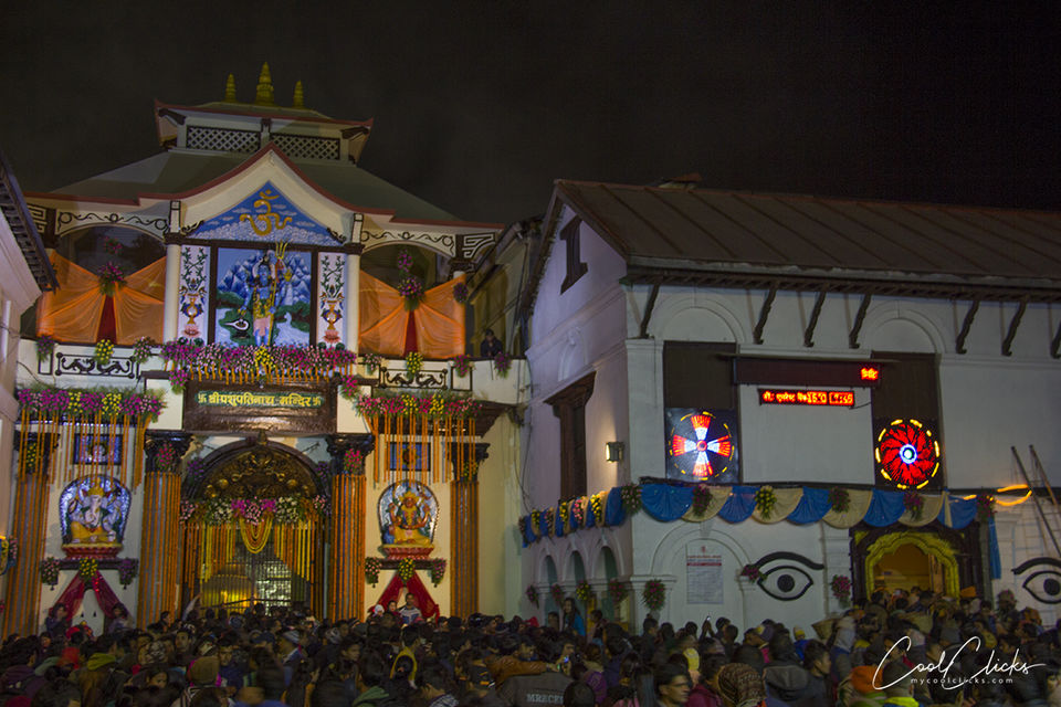 Photo of This Shivaratri - Visit Pashupatinath Temple by Eleutheromaniac
