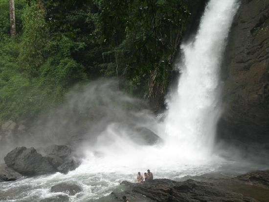 Photo of Soochipara Waterfalls, Vellarimala, Kerala, India by Footloose Backpackers