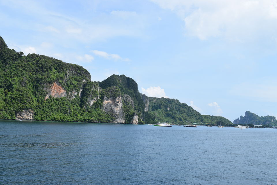 Photo of All About Koh Phi Phi (Thailand)- The Best Guide by Footloose Backpackers