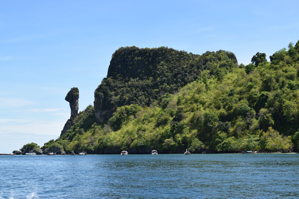 Photo of Two Tickets to Paradise: The Complete Guide for Exploring Thailand by Footloose Backpackers