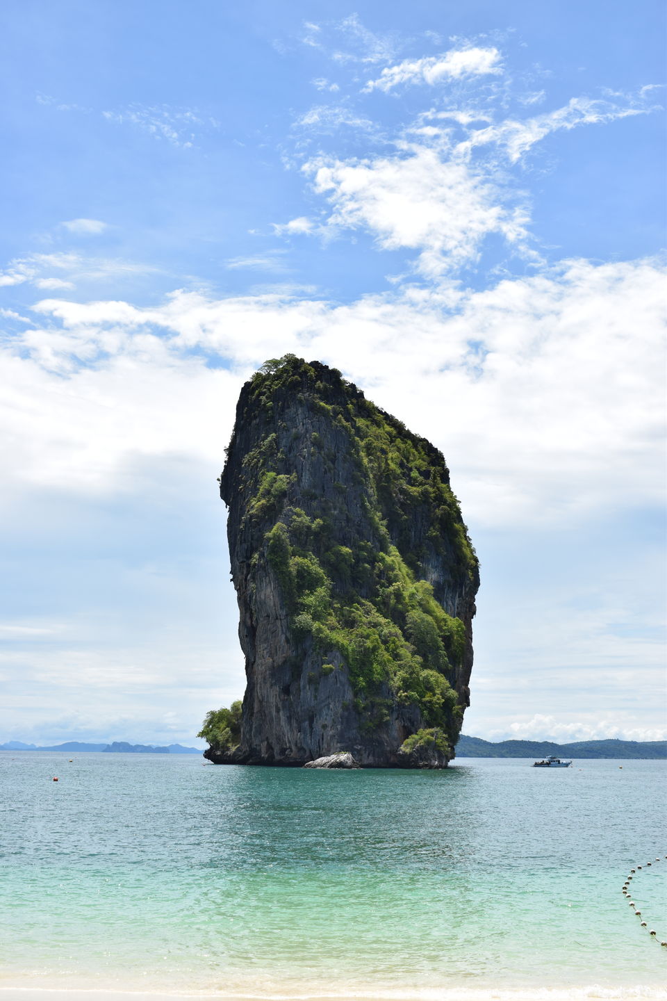 Photo of Two Tickets to Paradise: The Complete Guide for Exploring Thailand by Footloose Backpackers