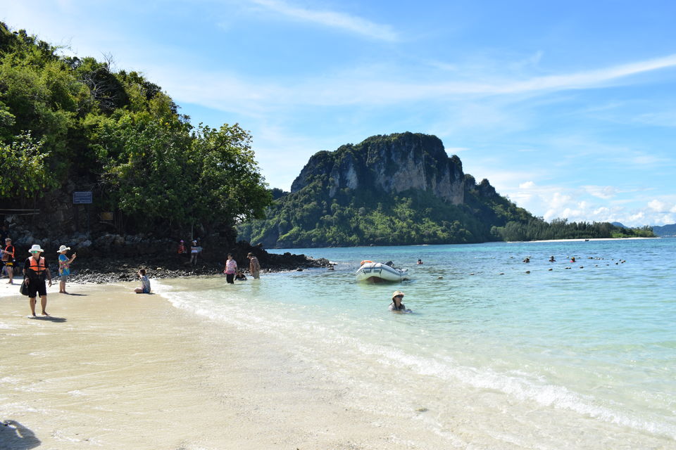Photo of Two Tickets to Paradise: The Complete Guide for Exploring Thailand by Footloose Backpackers
