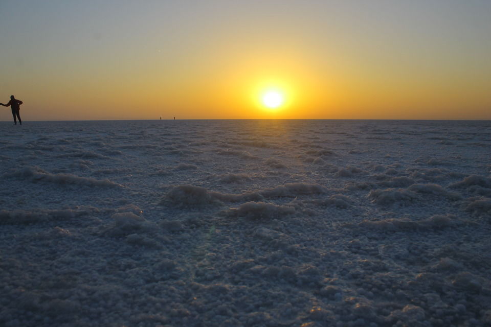 Photo of Rann of Kutch, Kutch, Gujarat, India by Srinivas Murthy