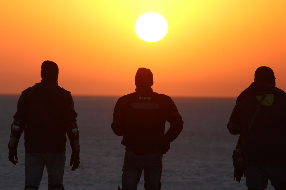Photo of Rann of Kutch, Kutch, Gujarat, India by Srinivas Murthy