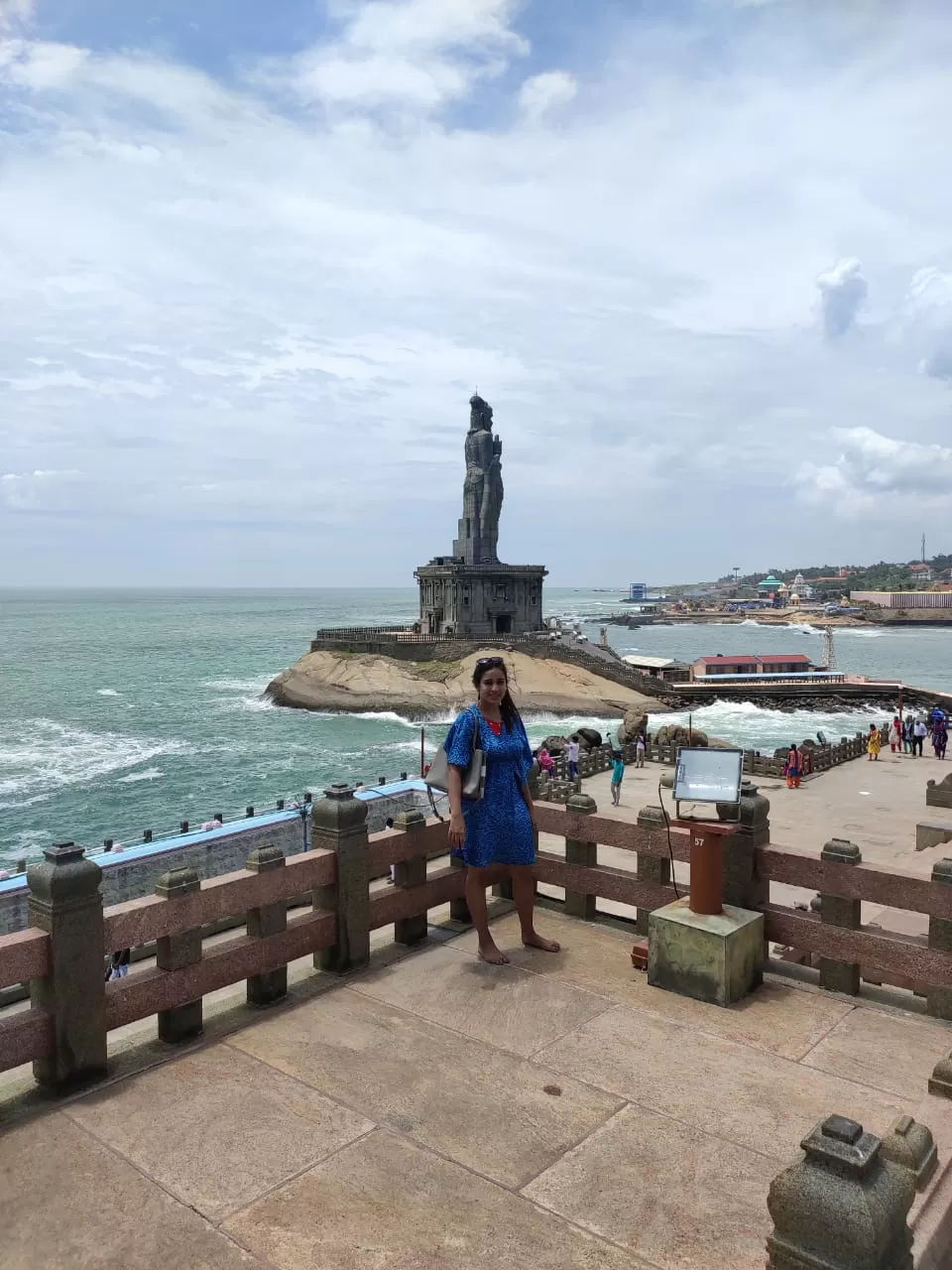 Photo of Thiruvalluvar Statue, Kanyakumari, Tamil Nadu, India by Traveltemptationss 