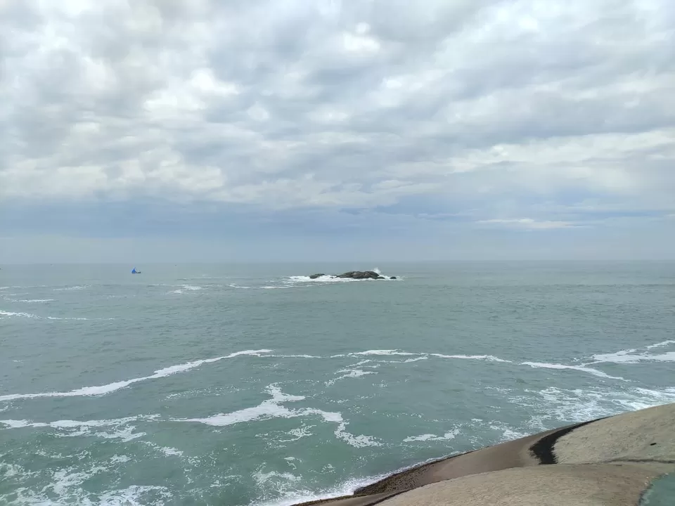 Photo of Vivekananda Rock Memorial, Kanyakumari, Tamil Nadu, India by Traveltemptationss 