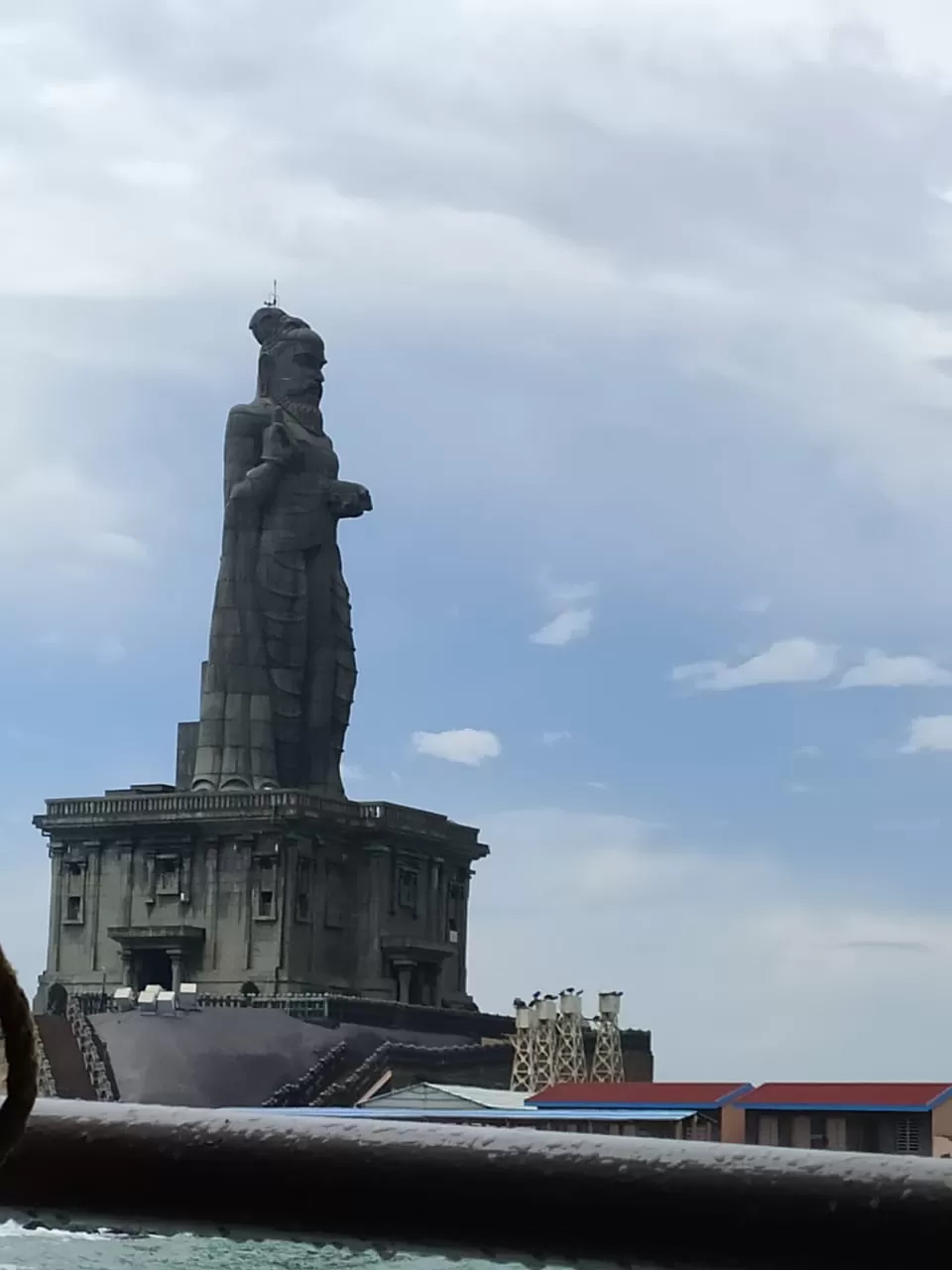 Photo of Thiruvalluvar Statue, Kanyakumari, Tamil Nadu, India by Traveltemptationss 
