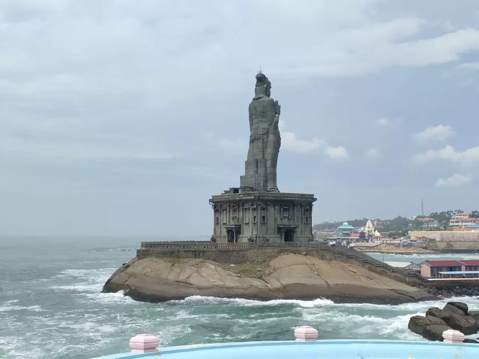 Photo of Thiruvalluvar Statue, Kanyakumari, Tamil Nadu, India by Traveltemptationss 