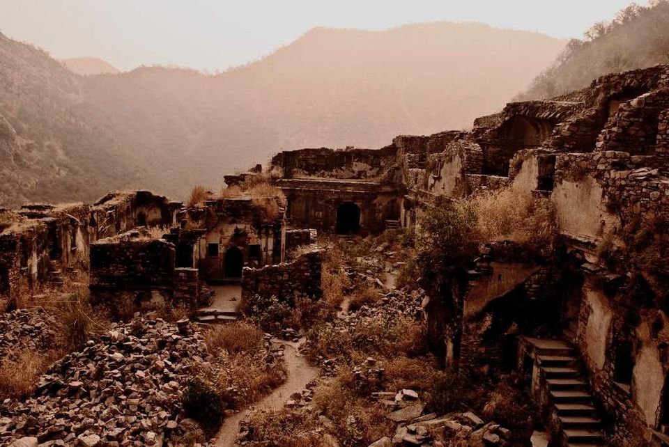 Photo of Bhangarh Fort, Bhangarh, Rajasthan, India by Aarush Tandon