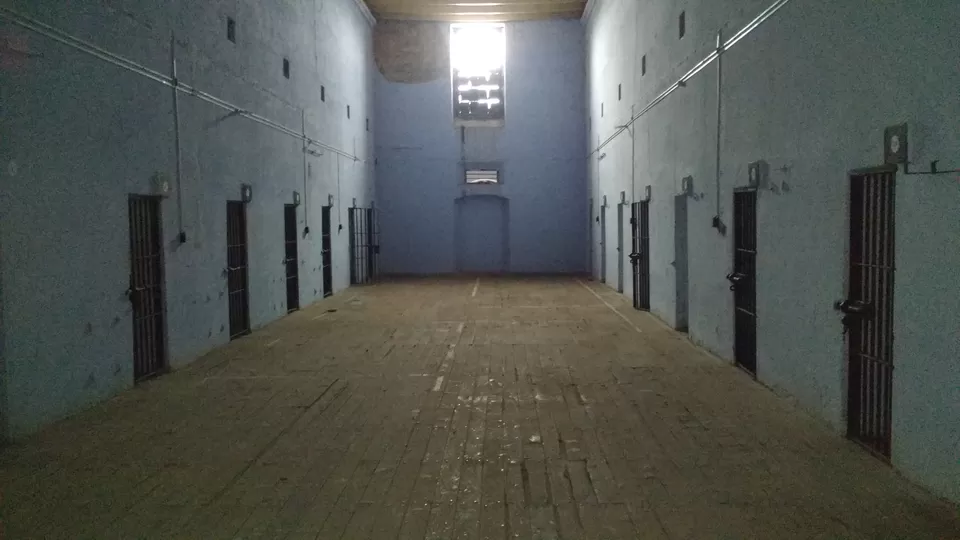 Photo of Grave Yard, Dagshai, Himachal Pradesh, India by Aarush Tandon