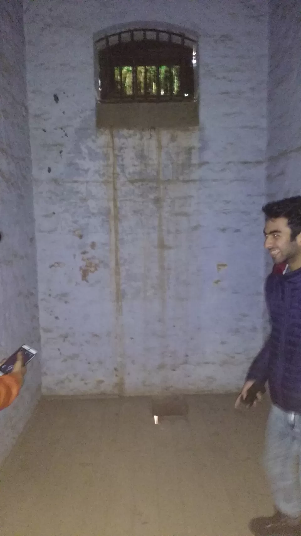 Photo of Grave Yard, Dagshai, Himachal Pradesh, India by Aarush Tandon