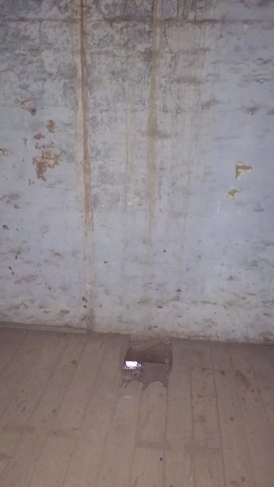 Photo of Grave Yard, Dagshai, Himachal Pradesh, India by Aarush Tandon