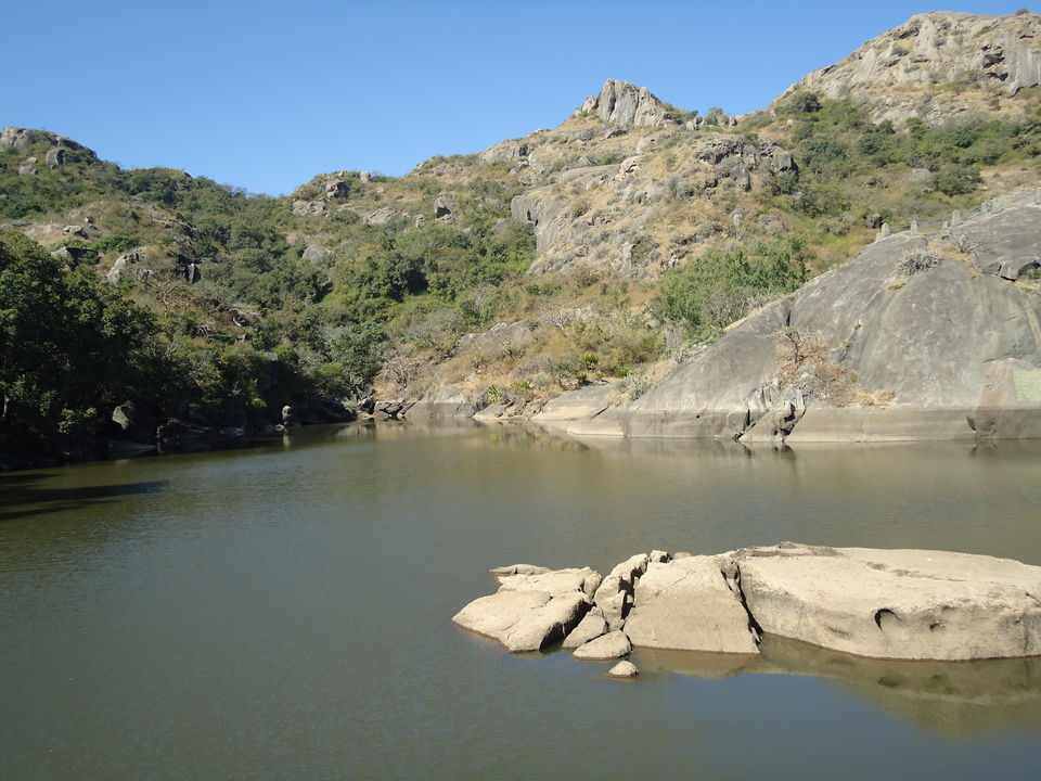 Photo of Trevor's Tank, Mount Abu, Rajasthan, India by Aarush Tandon