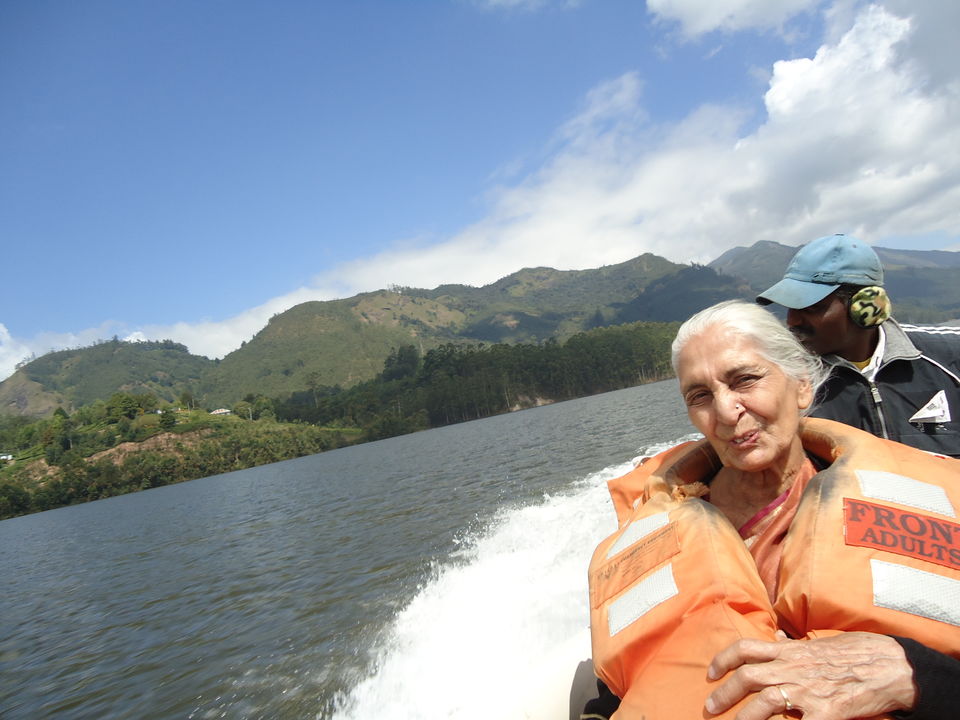 Photo of Mattupetty Lake, Kannan Devan Hills, Kerala, India by Aarush Tandon