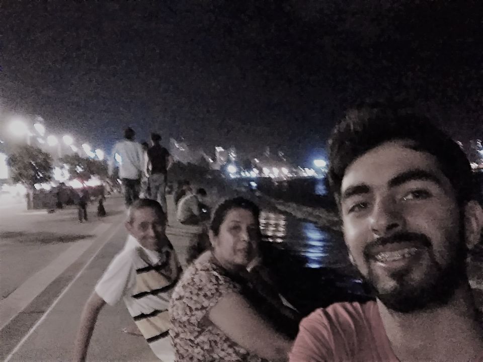 Photo of Marine Drive, Mumbai, Maharashtra, India by Aarush Tandon
