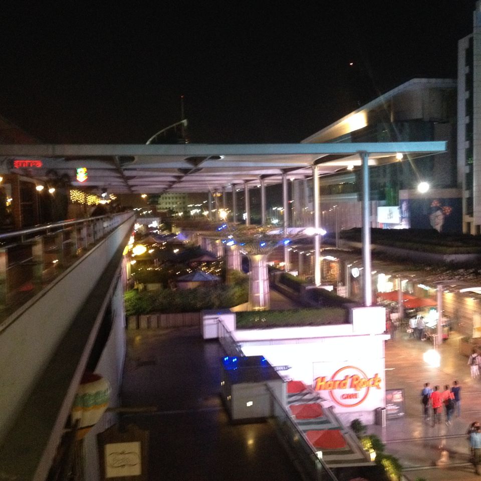 Photo of DLF CyberHub, DLF Cyber City, DLF Phase 2, Sector 24, Gurugram, Haryana, India by Aarush Tandon