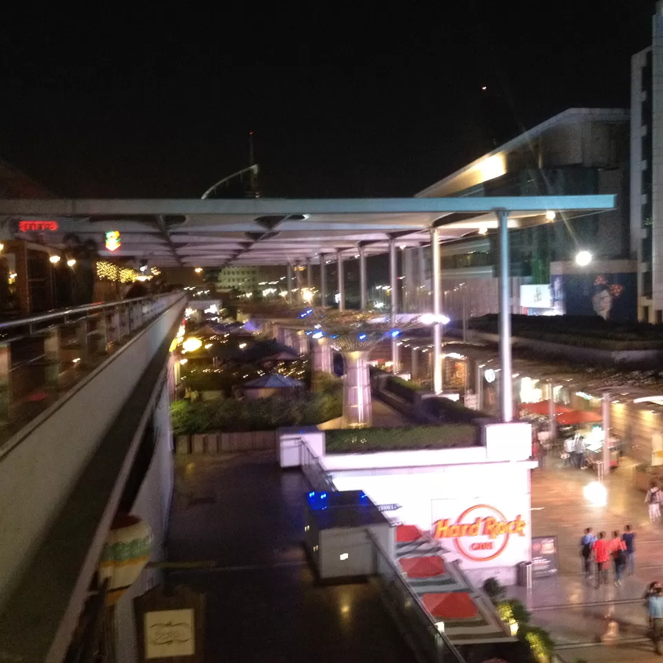 Photo of DLF CyberHub, DLF Cyber City, DLF Phase 2, Sector 24, Gurugram, Haryana, India by Aarush Tandon