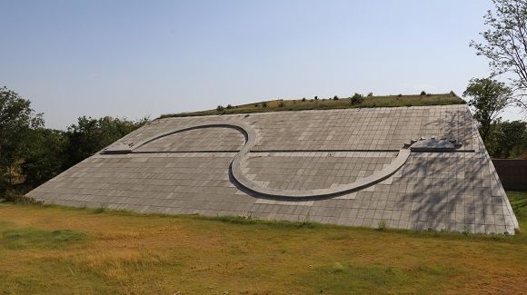 Photo of Geometric Hill, Capitol Complex, Sector 1, Chandigarh, India by Aarush Tandon