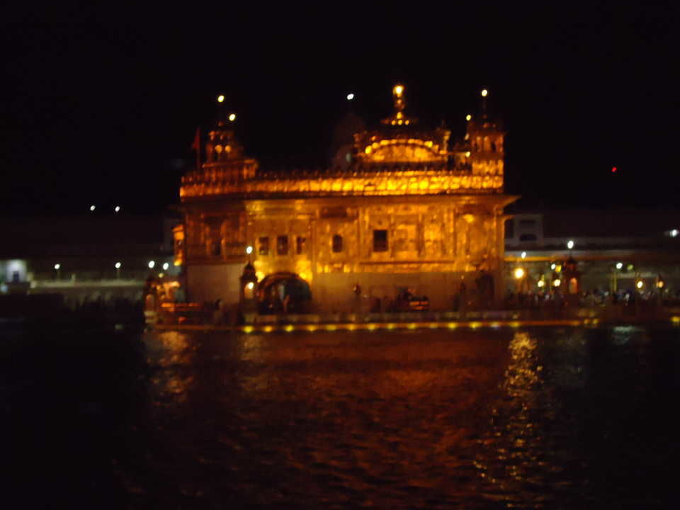Photo of Harmandir Sahib, Golden Temple Road, Atta Mandi, Katra Ahluwalia, Amritsar, Punjab, India by Aarush Tandon