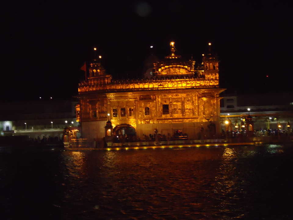 Photo of Harmandir Sahib, Golden Temple Road, Atta Mandi, Katra Ahluwalia, Amritsar, Punjab, India by Aarush Tandon