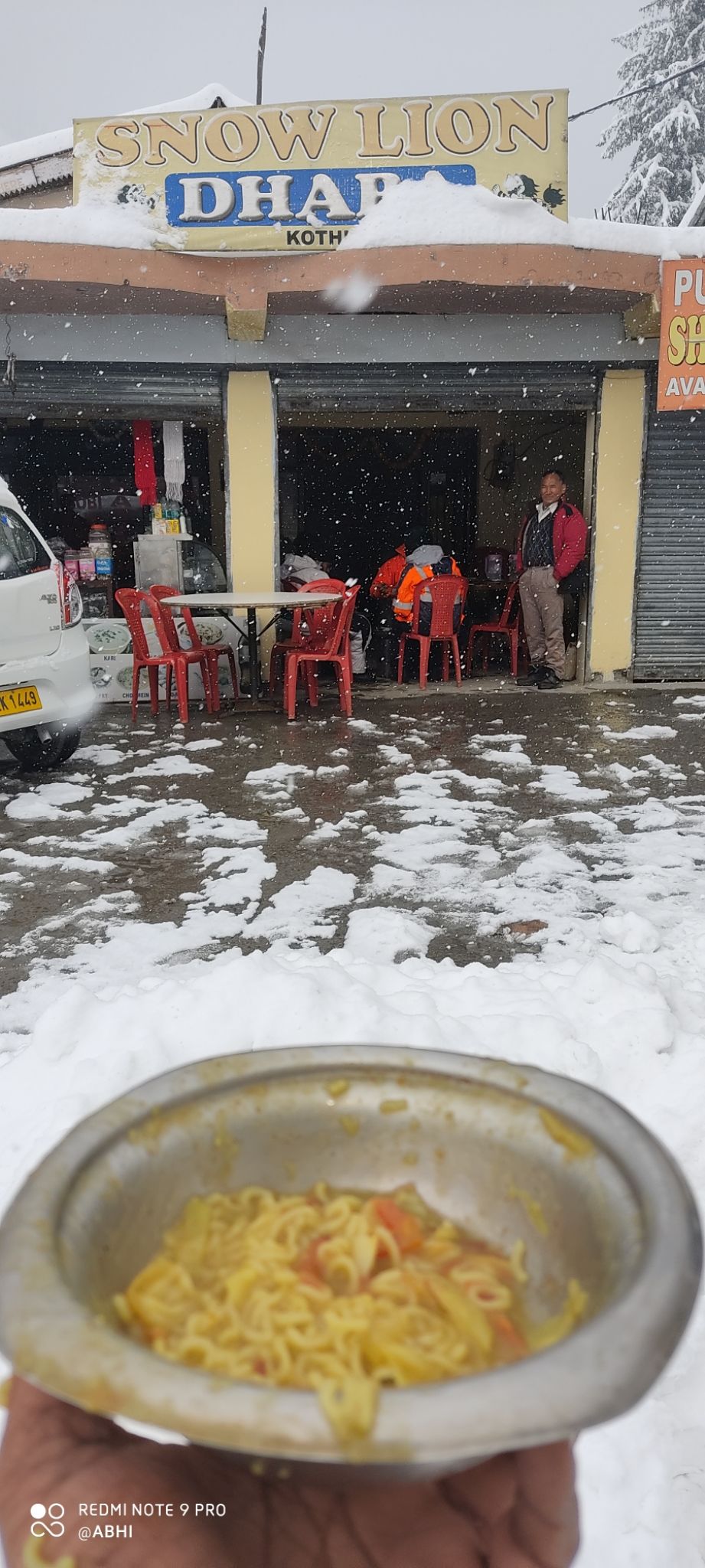 Photo of Backpacking to Manali with friends by Abhi Jeet