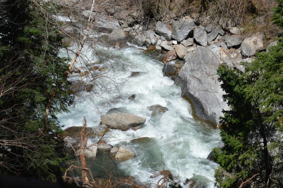 Photo of A Jacuzzi up the hill!! by Ashwin Pateriya