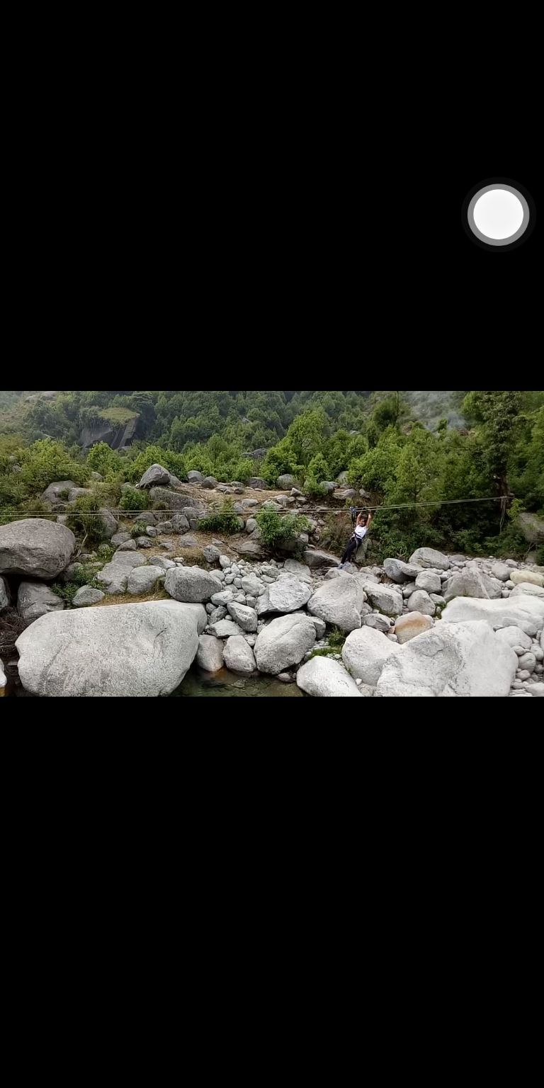 Photo of Salli Valley : In between the hills of Dharamshala by Jyoti Porwal (freaky adrift traveler)