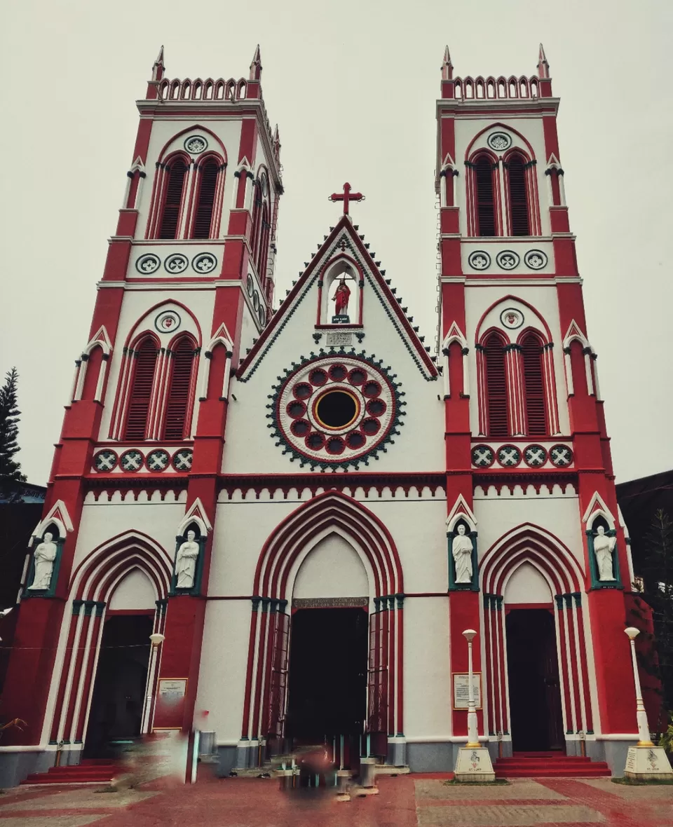Photo of The Sacred Heart Basilica, South Boulevard, Near Railway Station, MG Road Area, Pondicherry, Puducherry, India by Apurva Jain